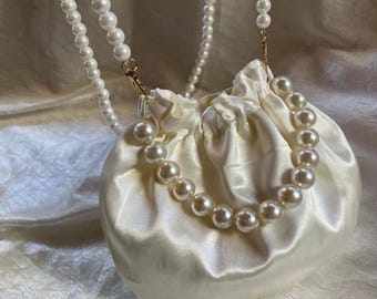 Bridal satin bow purse … wedding bag.. white bride bag.. wedding hand bag .. satin evening bag