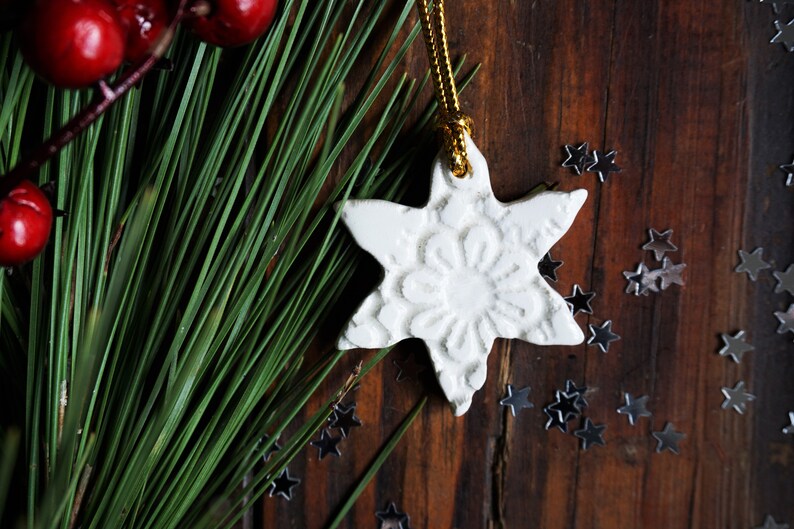 Handmade white ceramic with flower pattern for Christmas decorations Set of 4 star Christmas ornament Christmas gift