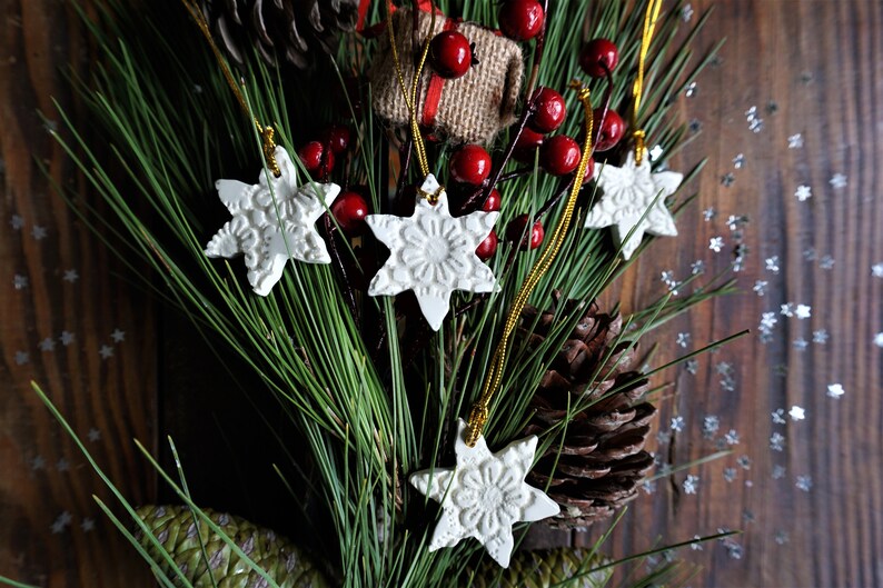 Handmade white ceramic with flower pattern for Christmas decorations Set of 4 star Christmas ornament Christmas gift