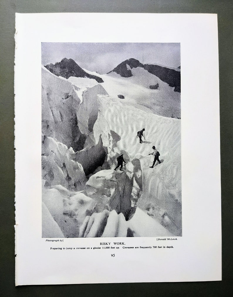 1950 Travail risqué, Crevasse sur un glacier, Suisse Impression vintage