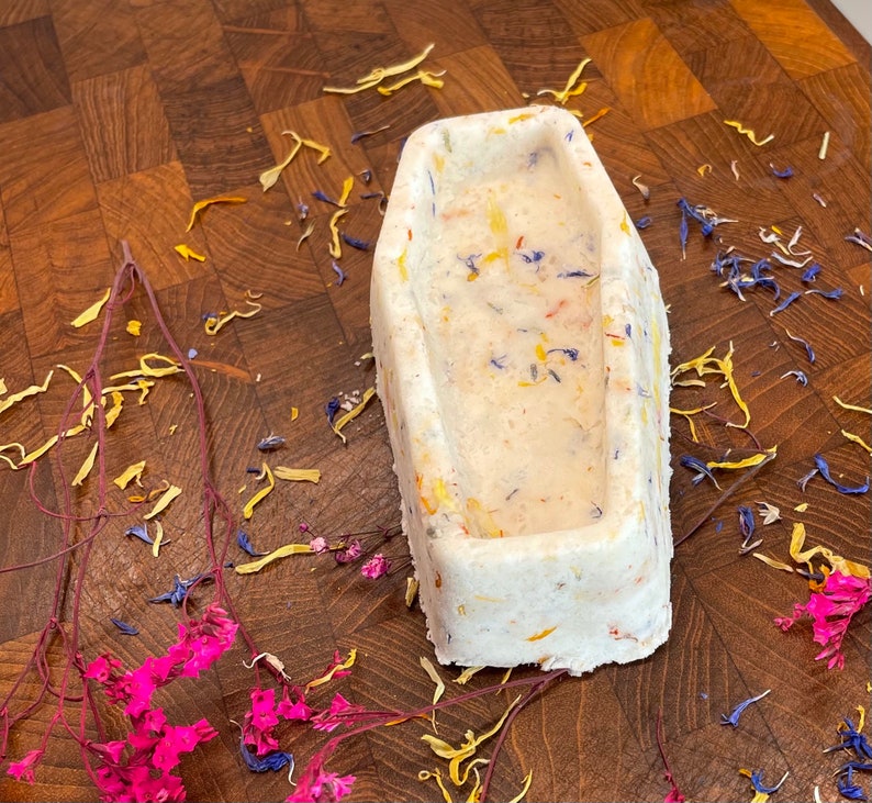 Spring Witch Bath Bomb image 4