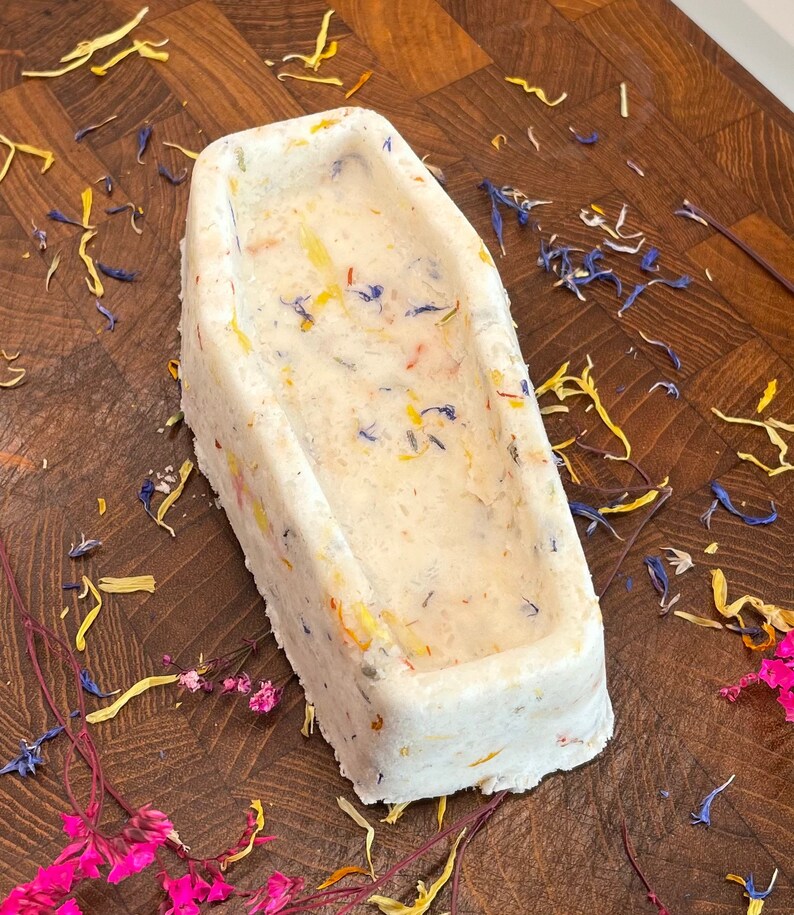 Spring Witch Bath Bomb image 2