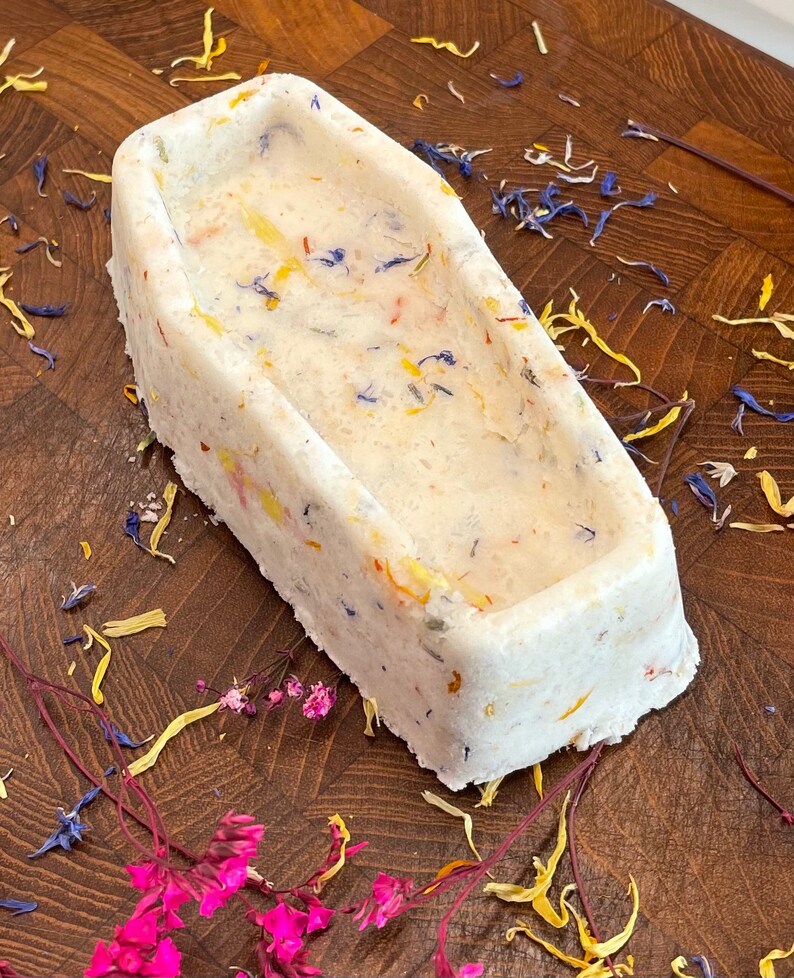 Spring Witch Bath Bomb image 1