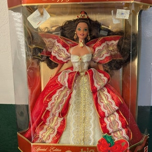 1997 Barbie Doll Happy Holidays Special Edition RARE MISPRINT Eye Color UNOPENED