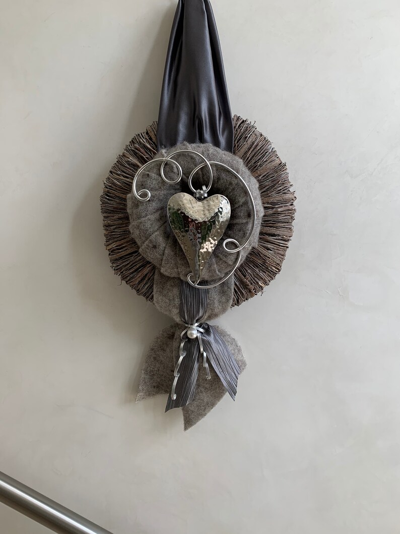 Door wreath with felt ring in grey. Decorated with large silver Door wreath with felt ring in grey. Decorated with large silver