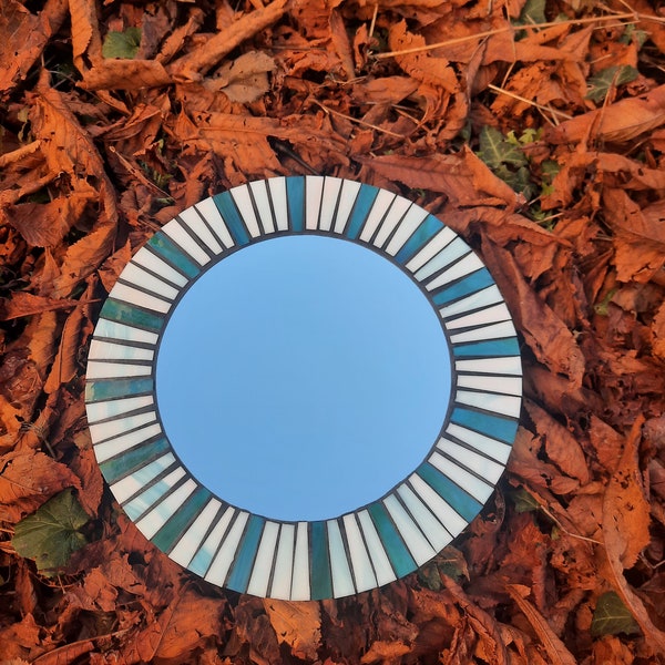 Miroir rond en mosaïque de verre vitrail bleu clair et vert pour une entrée ou un salon