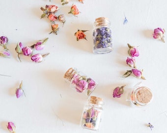 Glass bottle of dried flowers, mixed flowers, dried flowers in a bottle, Wedding gift, dried flower, dried flower,