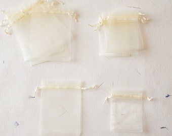 Organza gift bags. warm white Organza sachets for Gifts or jewellery  Organza Pouches. Wedding party gift. Bag for wedding favor.