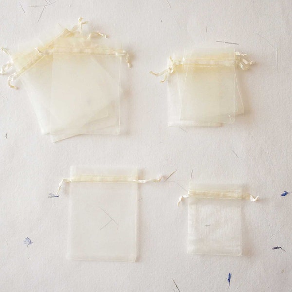 Organza gift bags. warm white Organza sachets for Gifts or jewellery  Organza Pouches. Wedding party gift. Bag for wedding favor.