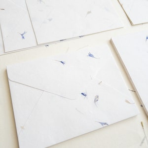 SET OF FIVE Handmade Paper with Envelop, Corn Flower, real pressed flower A5 & A6 paper, Papier le bleuet, inkjet paper, Papier Fait Main