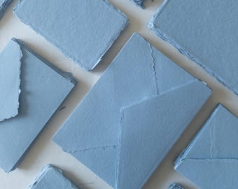 Dusty Blue-papier, 10 stuks, handgemaakt papier met scheprand en enveloppen, Frans blauw briefpapier, poederblauw papier, uitnodigingen, katoenpapier