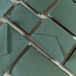 Pack of 10 Forest Green Deckle Edge Paper & Handmade Cotton Rag Envelopes - Assorted Sizes, Deep Green Stationery, Papier Coton, faire part