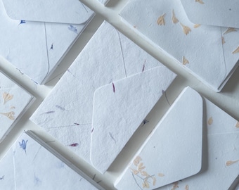 SET OF FIVE Handmade Paper with Envelop, Different flower, real pressed flower A5 & A6 paper, inkjet paper, Papier Fait Main