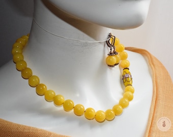 Solar necklace, with matching earrings, of yellow gold Mashan jade with a vintage Murano glass flower pearl - Gift for Her