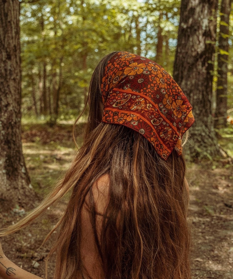 Soie Hippie Boho Bandana, Foulard carré, Enveloppement de cheveux Boho unique, Cadeau hippie personnalisé, farce de bas, bandana de chien foulard pour chien Flower Child