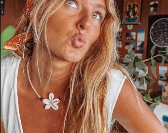 Surf Flower Macrame Shell Necklace, Shell Macrame Necklace, Macrame Jewelry, Boho Necklace, Beachy Necklace, Beachy Shell Jewelry, Bohemian