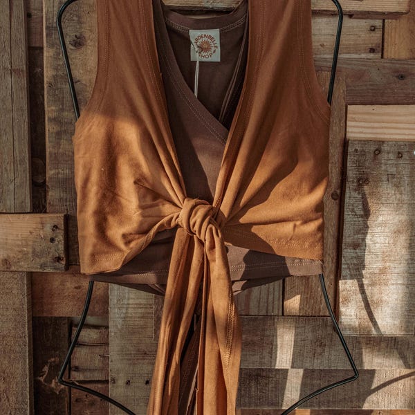Haut cache-cœur de yoga bio extensible EcoVero, vêtements prana en fibres naturelles, vêtements de festival, débardeur cache-cœur, haut à nouer multipositions, haut de yoga fait main PLUS