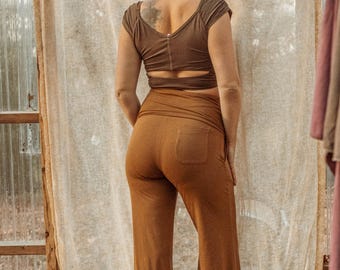 Bio-zertifizierte EcoVero Yogahose, trägerloser Yoga-Jumpsuit, hohe Taille, faltbarer Bund Gesäßtasche Booty Yogahose, Flare Leggings