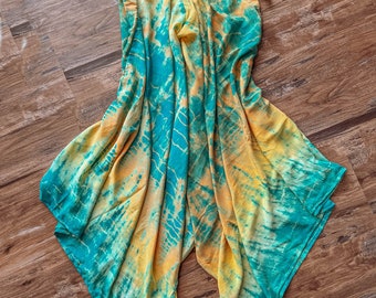 Combinaison en soie tie-dye indie, pull bohème style plage, tenues hippie flow, vêtements esprit libre, salopette en soie, tenue grande taille,