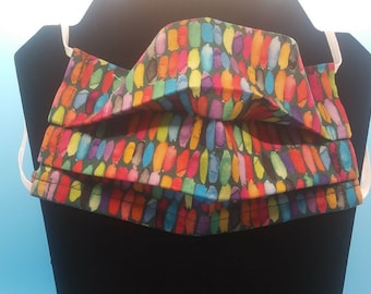 Voornamelijk rood gezichtsmasker met meerdere kleuren