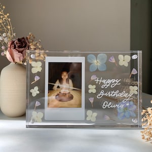 Marco de fotos acrílico con flores prensadas, letras personalizadas, exhibición de fotos Instax, película instantánea Instax, regalo de cumpleaños, compromiso, día de la madre