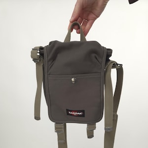 Sac à bandoulière vintage Y2K vert EASTPAK, petit sac à bandoulière avec boucle, années 2000, petit sac à bandoulière vert avec boucles sportives