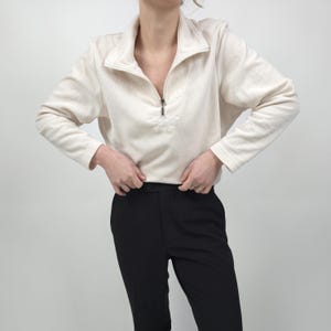 Vintage 90s white winter sweater sweatshirt, size M. 90s retro pullover, white with embroidered collar, unisex.