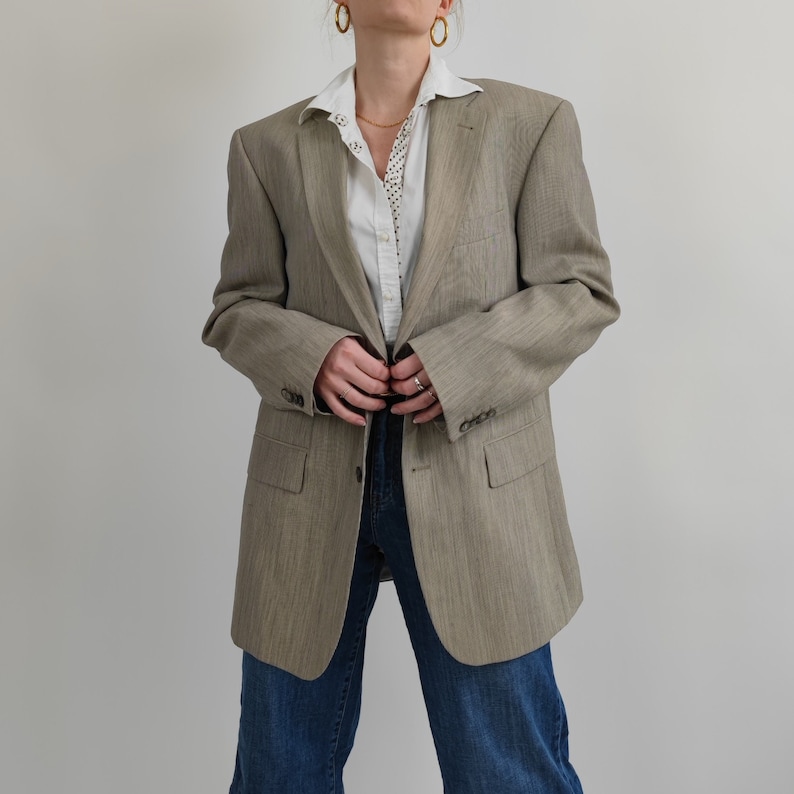 vintage 80s natural brown stripes blazer size L 80s retro blazer striped beige size 52 Natural like. Very nice blazer made of high quality fabrics in excellent condition offers numerous outfit combinations.