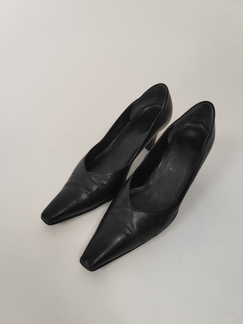 vintage 90s black pointed leather pumps size 6,5 90er Jahre Retro Oldschool Absatzschuhe schwarz spitz Leder Größe 39-40 Bild 1