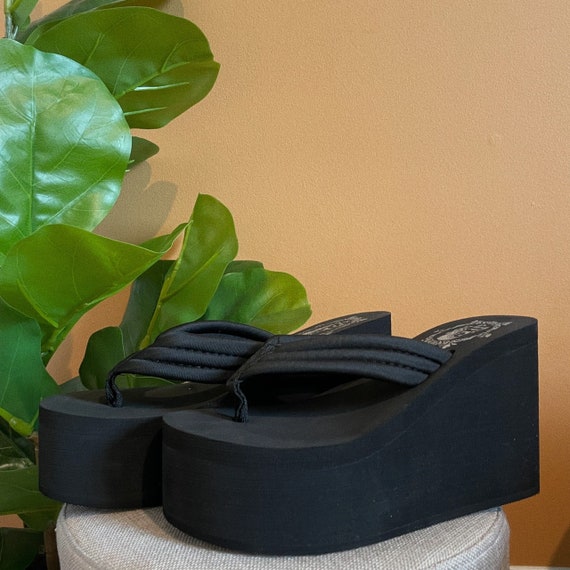 black thick flip flops