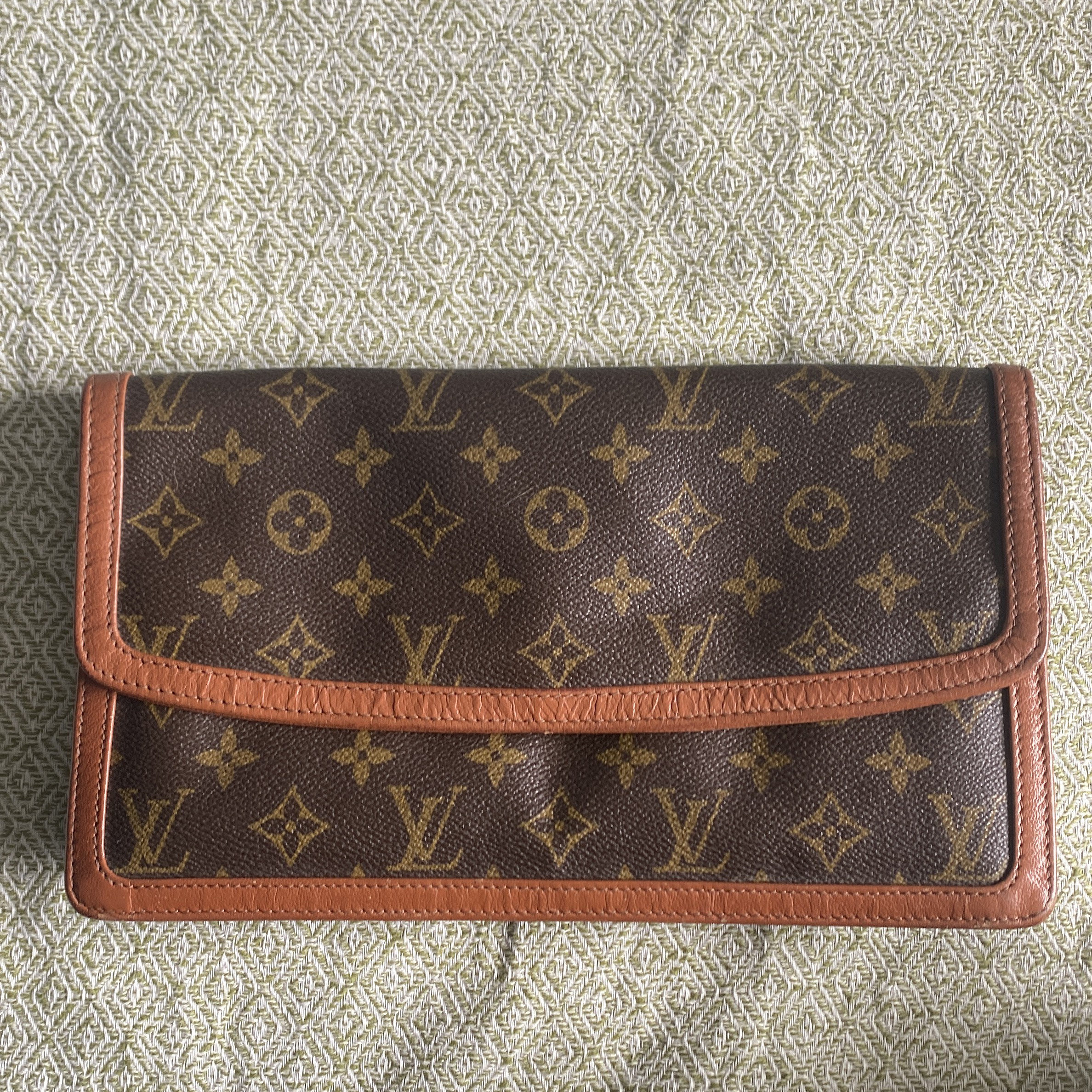 Authenticated Used Louis Vuitton Clasp Wallet Portefeuille