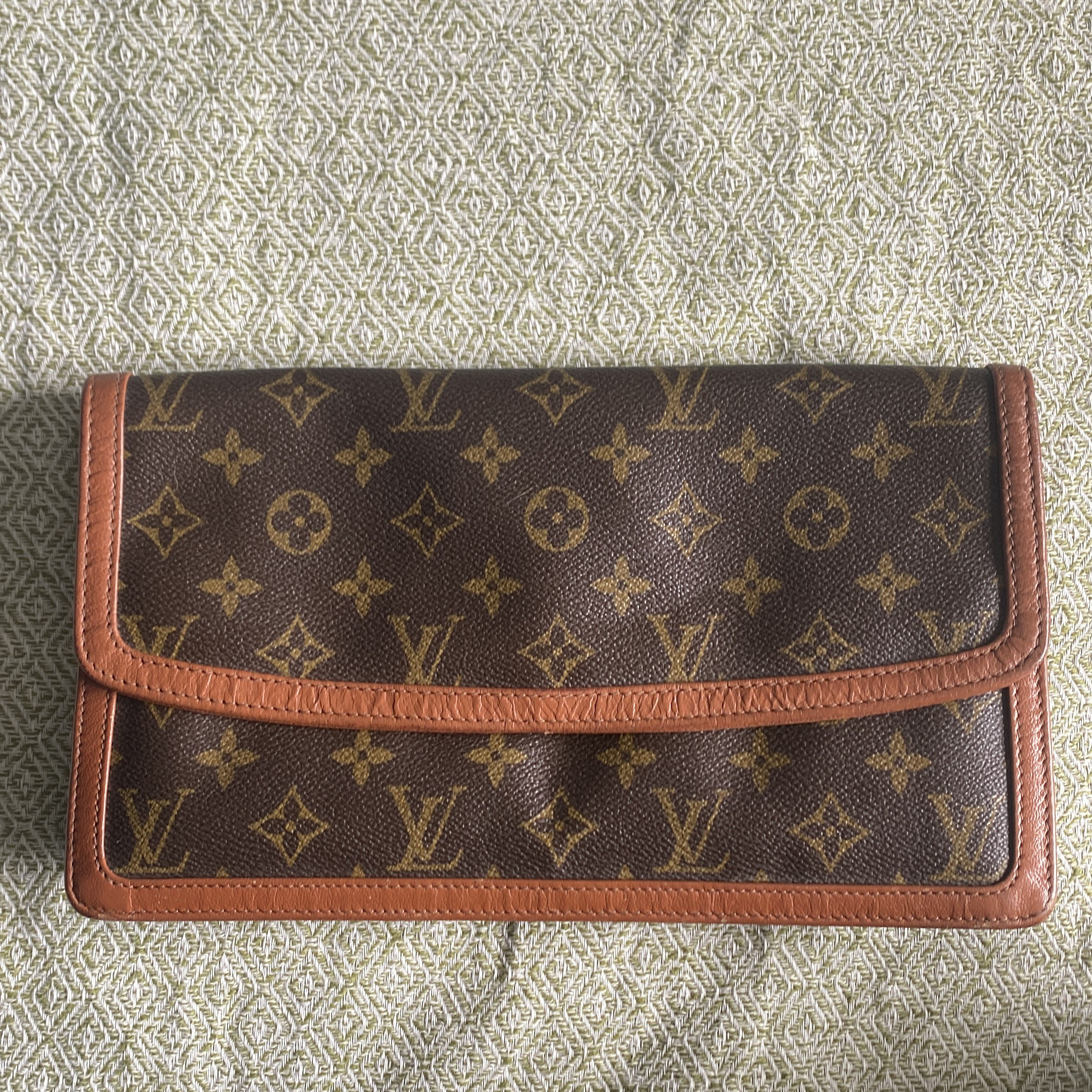 W3. Vintage Louis Vuitton Black Epi Trapezoid Mod Style Clutch