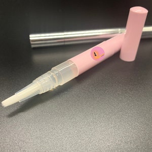 Caneta de óleo hidratante para cutículas elegantemente prensado (leite e mel)