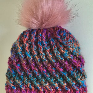 Bonnet Fait Main en Laine au Crochet avec Pompon Multicolore Violet Bleu Orange Tricot pour Enfant Homme Femme Unisex Follement Original image 2