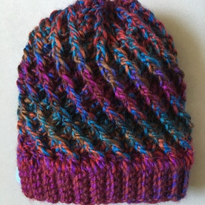 Bonnet Fait Main en Laine au Crochet avec Pompon Multicolore Violet Bleu Orange Tricot pour Enfant Homme Femme Unisex Follement Original image 5