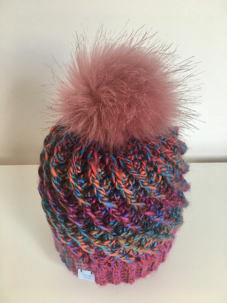 Bonnet Fait Main en Laine au Crochet avec Pompon Multicolore Violet Bleu Orange Tricot pour Enfant Homme Femme Unisex Follement Original image 3