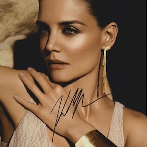 Katie Holmes Original Hand Signed Autographed 8x10 photo with a Certificate of Authenticity CoA Card and Numbered Hologram Sticker Beautiful