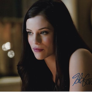 Jessica DeGouw ‘Arrow’ Authentic Original Hand Signed Autographed 8x10 photo with a Certificate of Authenticity CoA Card & Numbered Hologram