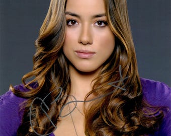 Chloe Bennet Original Autographed 8x10 Signed Photo Celebrity