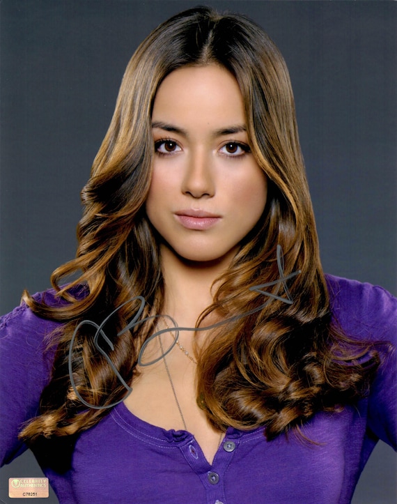 Chloe Bennet Original Autographed 8x10 Signed Photo Celebrity