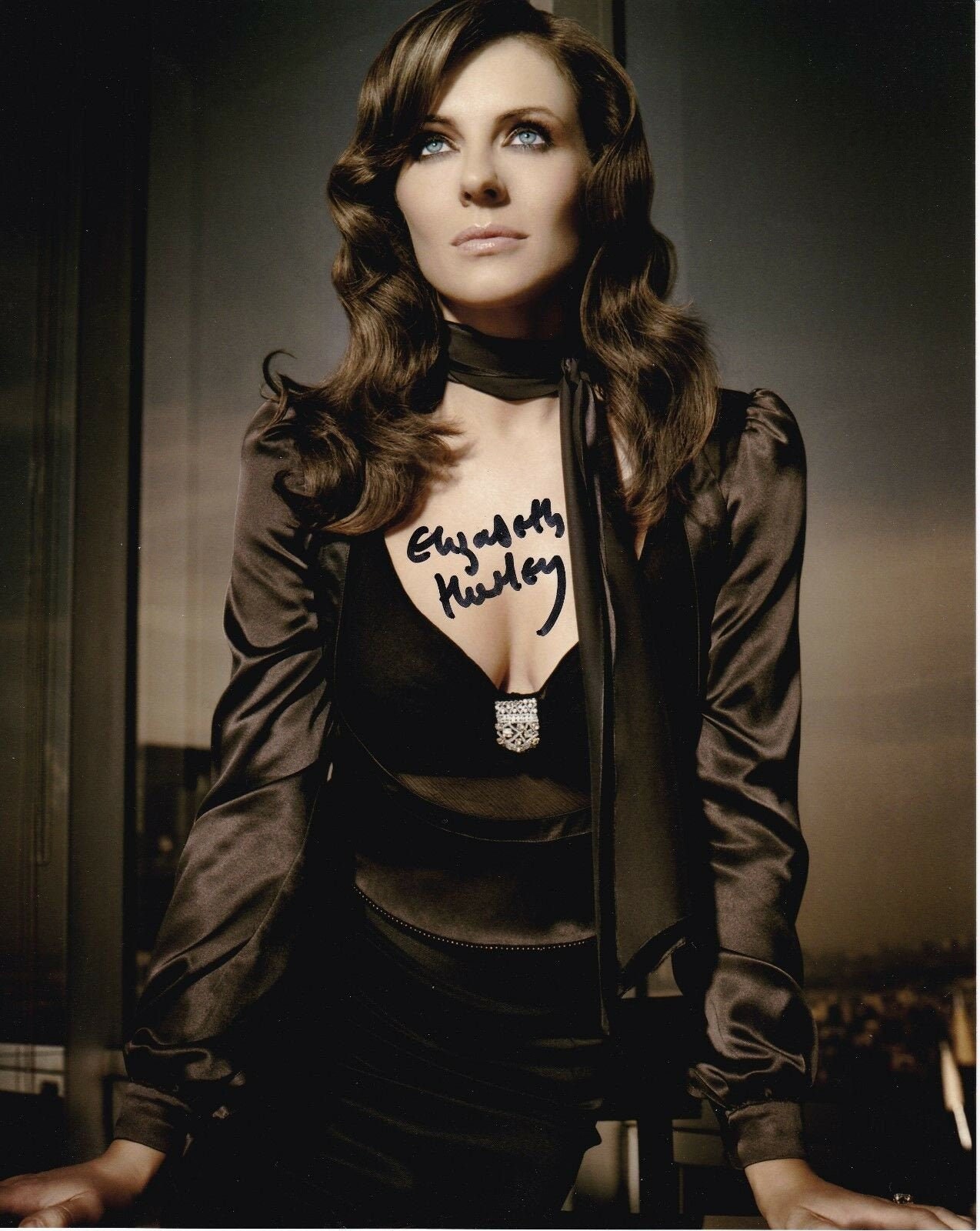 ELIZABETH HURLEY signed autographed photo COA Hologram