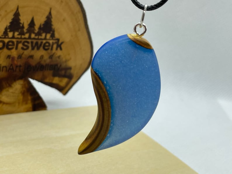 pendant wood and epoxy resin Chain
