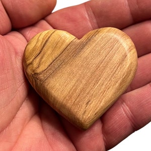 Handschmeichler Herz aus Olivenholz personalisiert