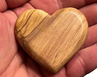Hand flatterer heart made of olive wood personalized