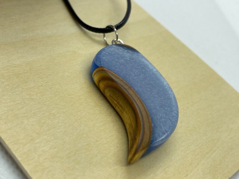 pendant wood and epoxy resin Chain