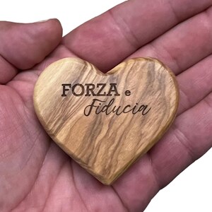 Manufatto in legno d'olivo: FORZA e FIDUCIA personalizzabile