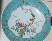 A good large famille rose mid 20th c signed plate China. Birds in a flower decoration - Free shipping included.