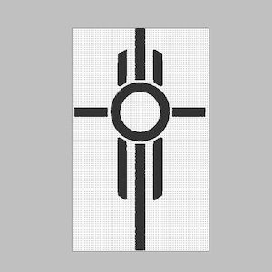 Op de afbeelding: Een gestileerd zwart-wit symbool van een cirkel met vier spaken die vanuit het midden stralen. De cirkel wordt omringd door vier verticale lijnen.