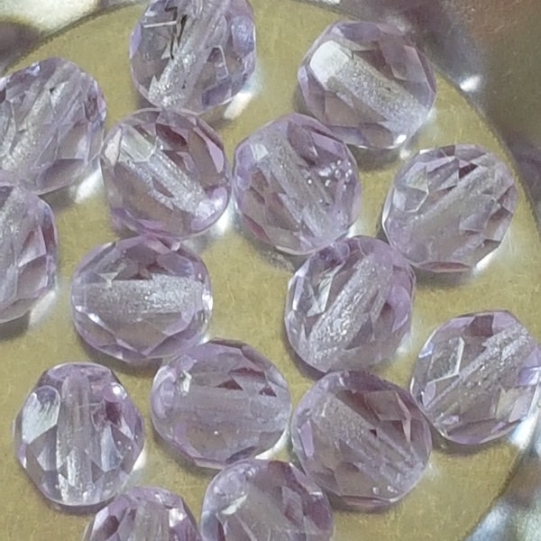 Perles rondes facettes en verre 8mm violet.