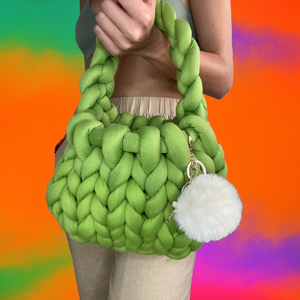 Elegante Grüne Handtasche in Handarbeit mit Dickem Strickgarn Marshmallow Tasche gefertigt